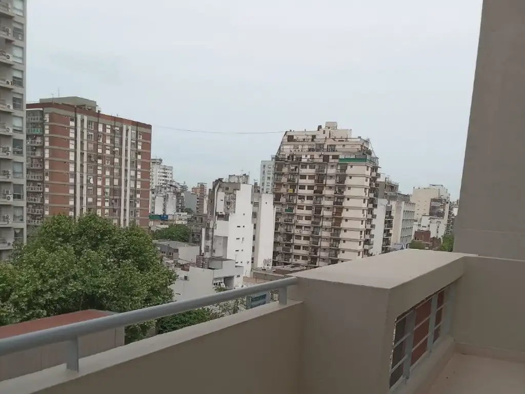 Magnifica unidad de 81 metros totales, 3 ambientes al frente con balcon terraza de 8.30 x 2.00