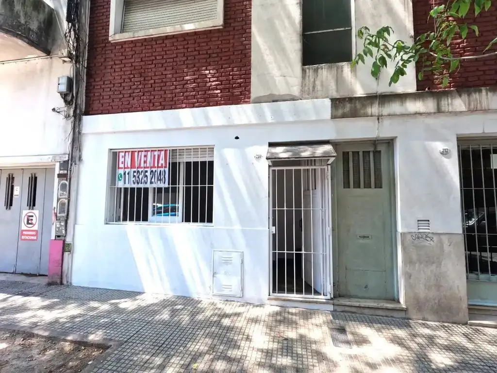 PH USO COMERCIAL 2 ambientes, con cocina, living, baño, dormitorio y patio. VIDEO!