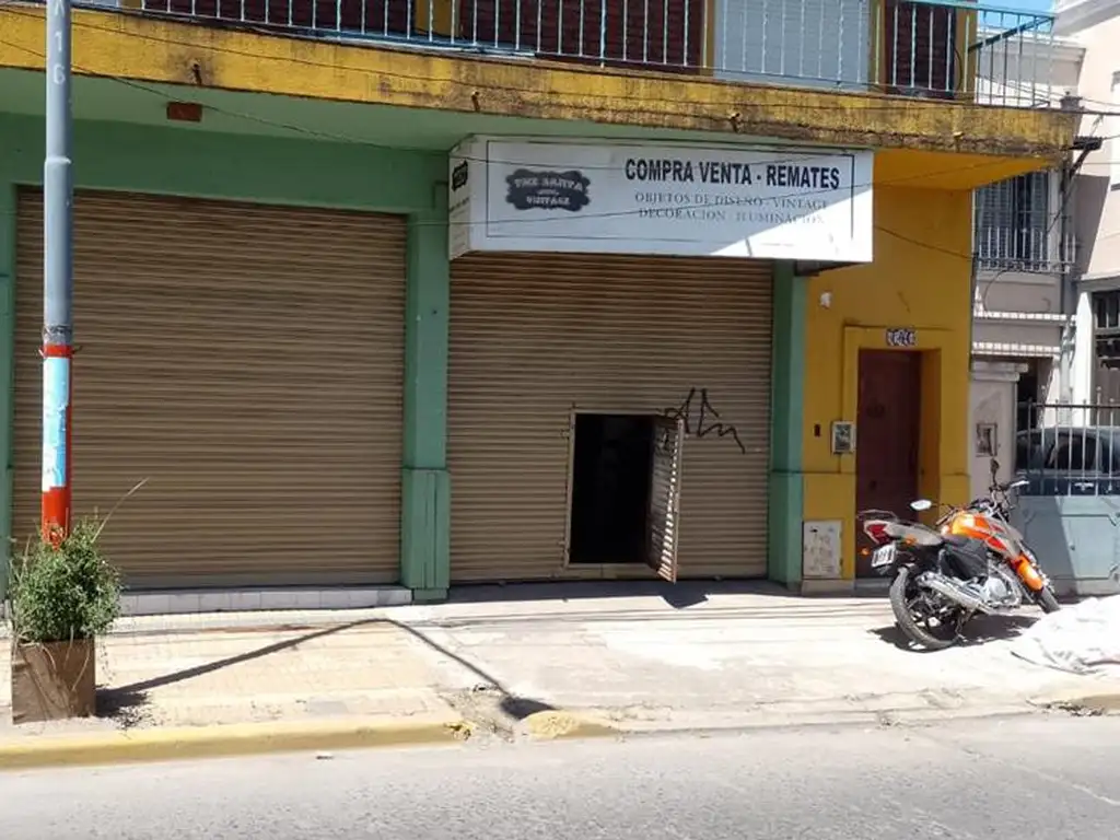 Lote Centrico 250 m2 con 2 locales comerciales!