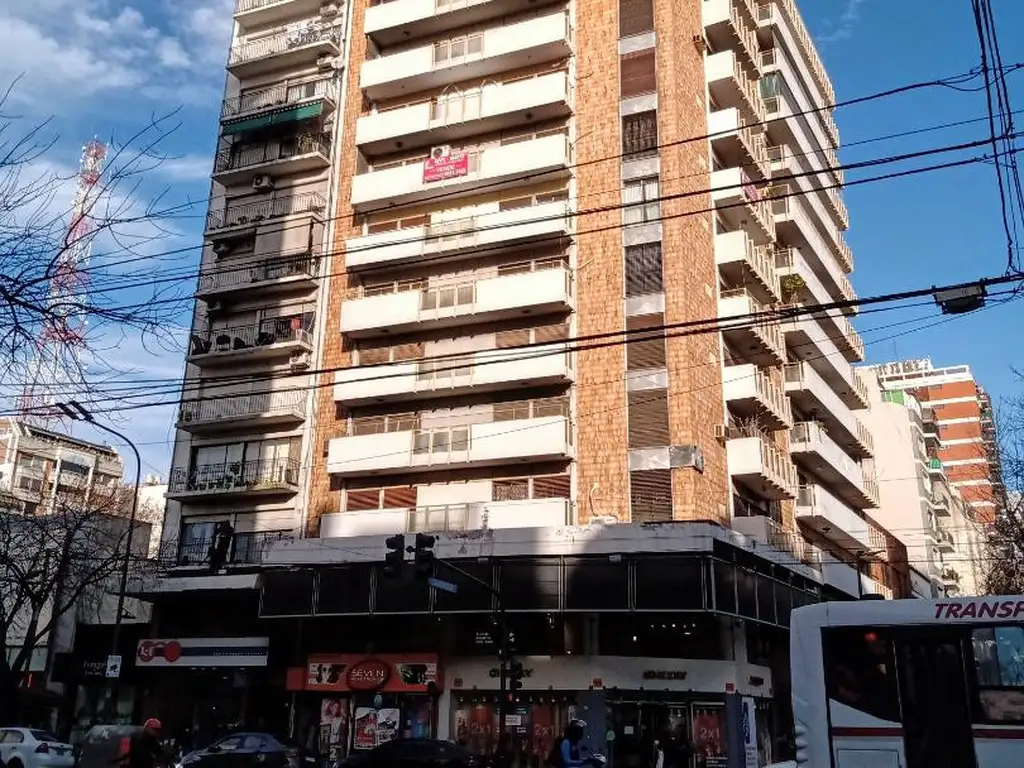 Venta Departamento 4 Ambientes - Frente - Balcón - Flores