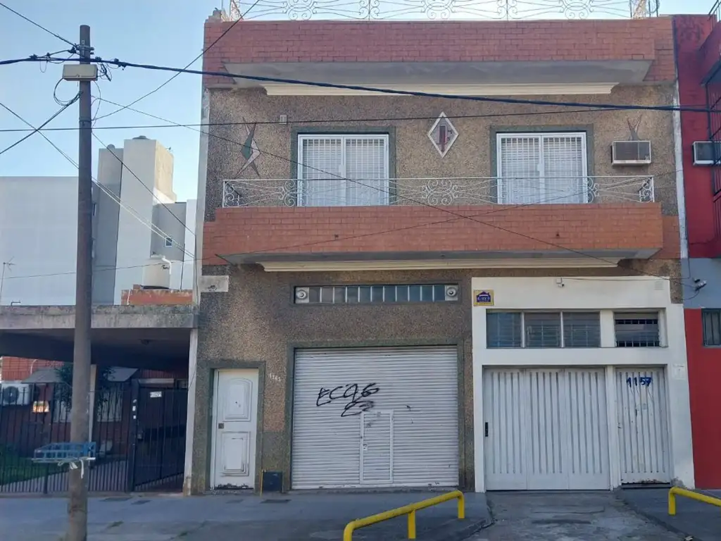 VENTA PH DE 4 AMB EN LANUS OESTE C/PATIO Y TERRAZA