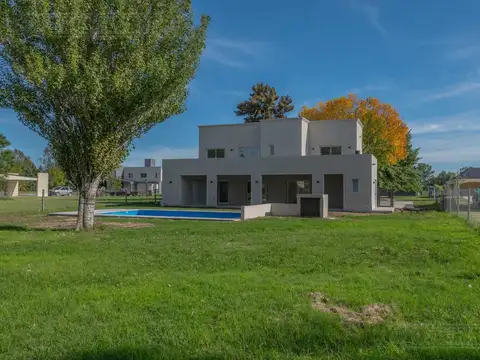 LJ RAMOS | VENTA| CASA BARRIO CERRADO HARAS DEL SOL | PILAR | SIST CONSTRUCTIVO DE ULT TECNOLOGÍA