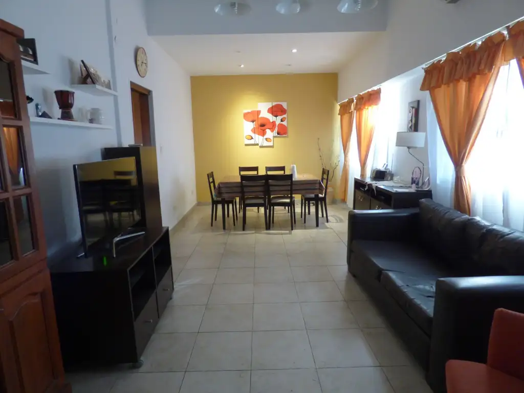 Casa 4 Ambientes 2 Dormitorios Escritorio Cochera Sum Excelente Estado - Foto 0