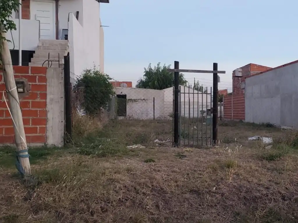 Lote sobre Garibaldi en Barrio Santa Ana de Glew