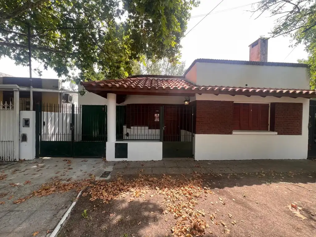 Casa - Alquiler - Argentina, Berazategui - Calle 361 536