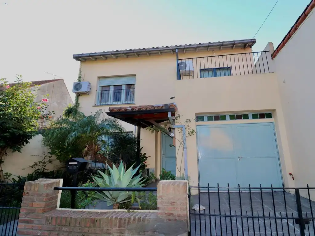 casa en venta con jardin y cochera en martinez