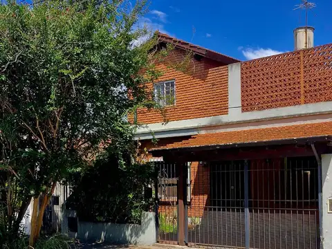 EN MUY BUENA UBICACION CASA PH DE 3 DORMITORIOS , 2 BAÑOS , PATIO Y TERRAZA