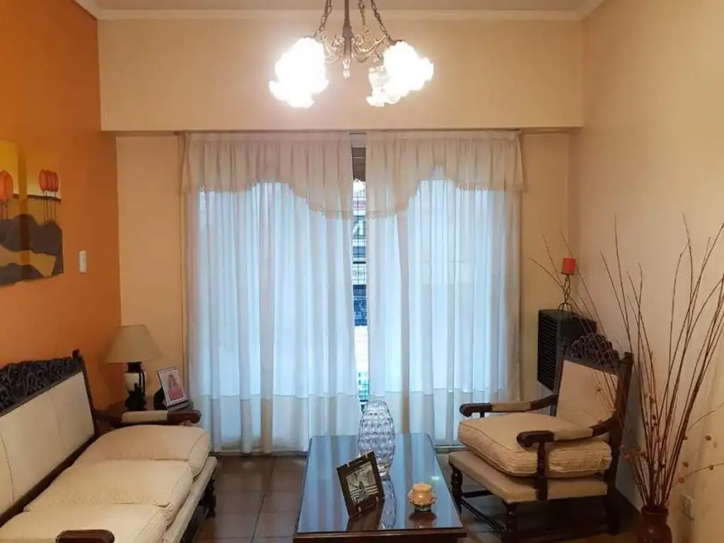 EN VENTA EN CIUDAD JARDIN EXCELENTE UBICACION; DEPARTAMENTO DE TRES AMBIENTES - FICHA 8858