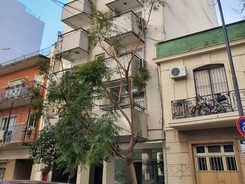 EXCELENTE DEPARTAMENTO EN VENTA DE 1 AMBIENTE AL FRENTE CON BALCON