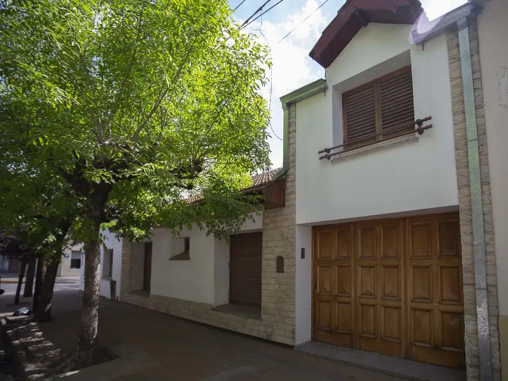 Casa de 3 dormitorios + local en venta patio con parrilla