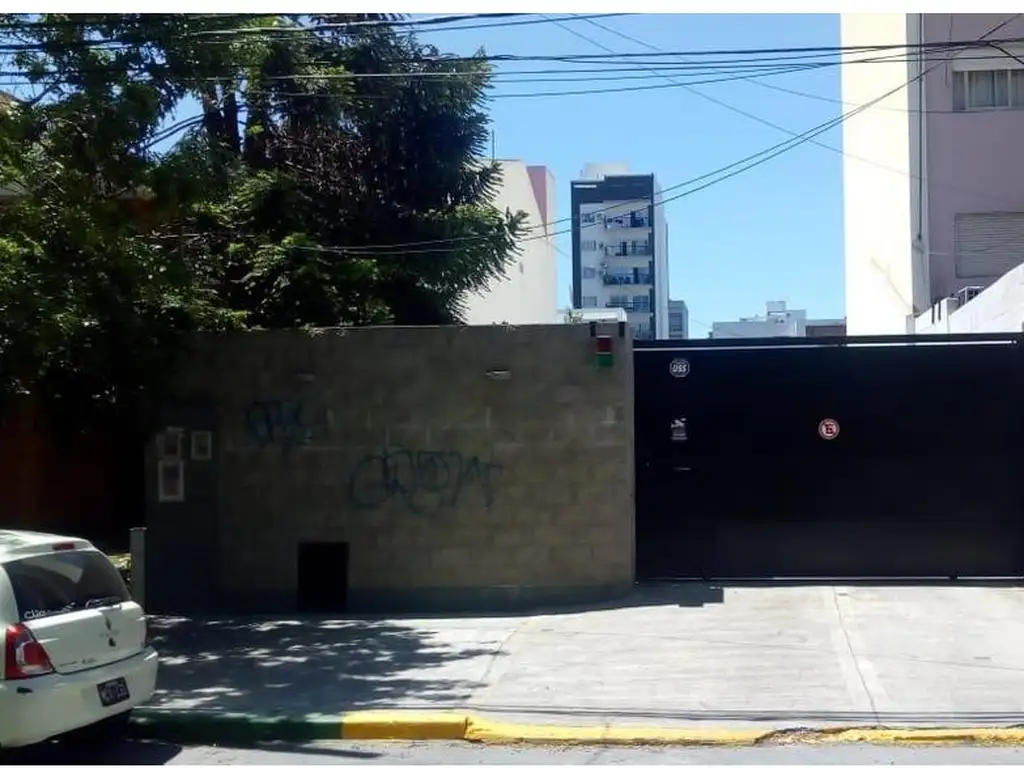 LOTE ÚNICO   Medidas . 8,66m2  x 38m2 - CASEROS CENTRO