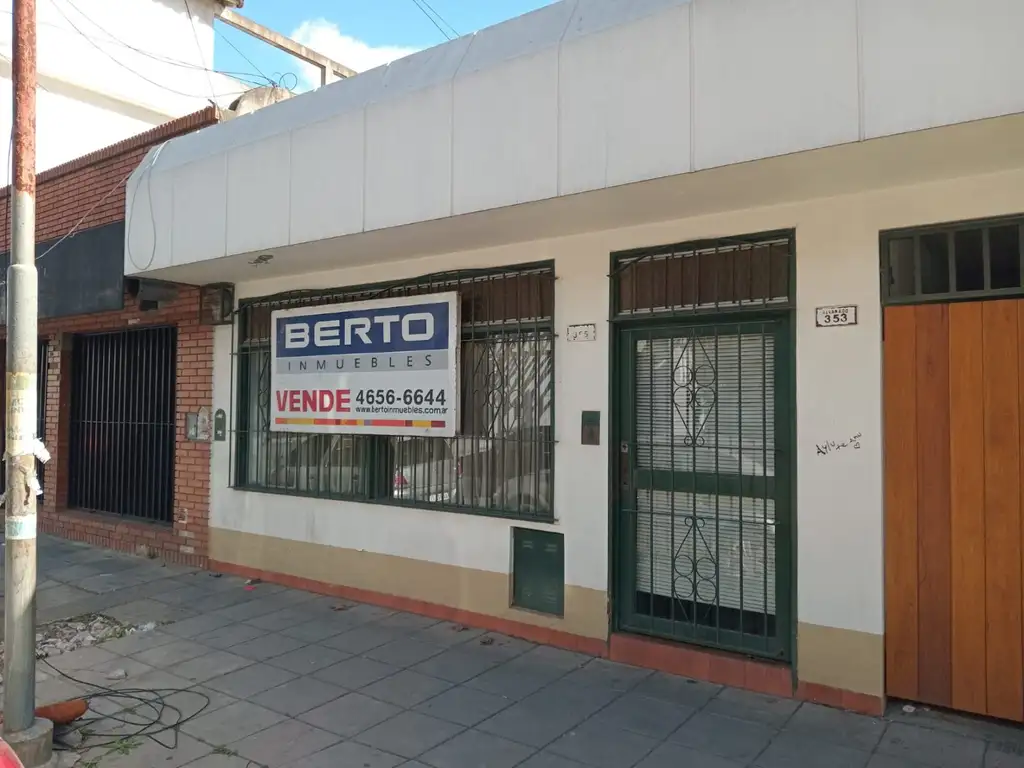 *CASA EN P.B DE 3 AMB. PARA USO COMERCIAL  *COCHERA PASANTE Y PATIO