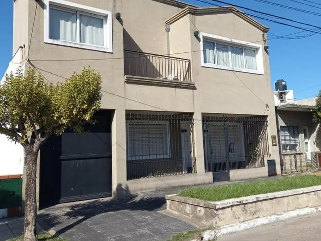 Bajo de Valor! Venta Casa de 4 ambientes con quincho y SUM- Moron