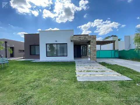 Casa a estrenar con pileta!! San Ramón - Pilar del Este - Foto 0
