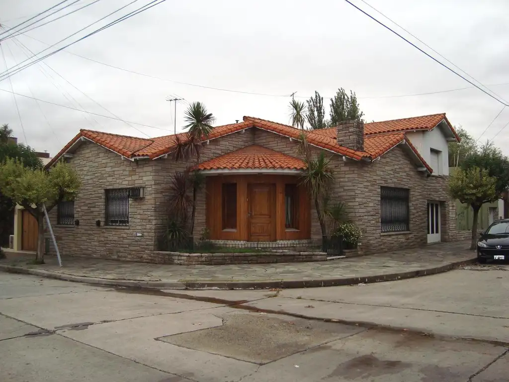 Casa  4 ambientes en venta en Quilmes Oeste