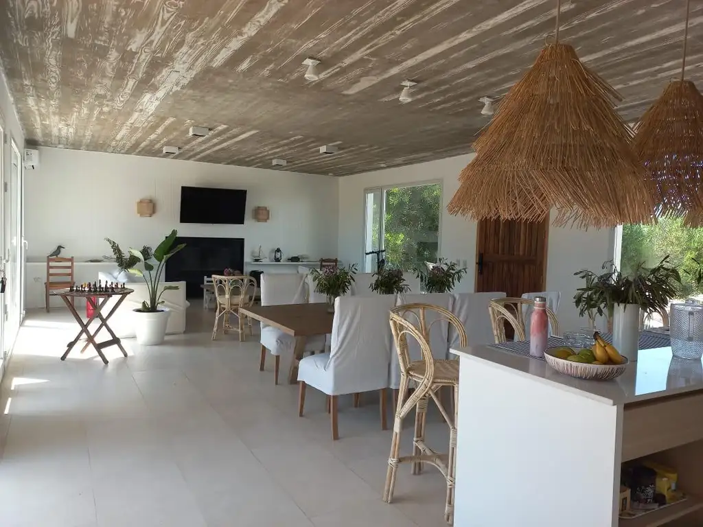 Casa en costa esmeralda 4 dormitorios en suite sobre medanos