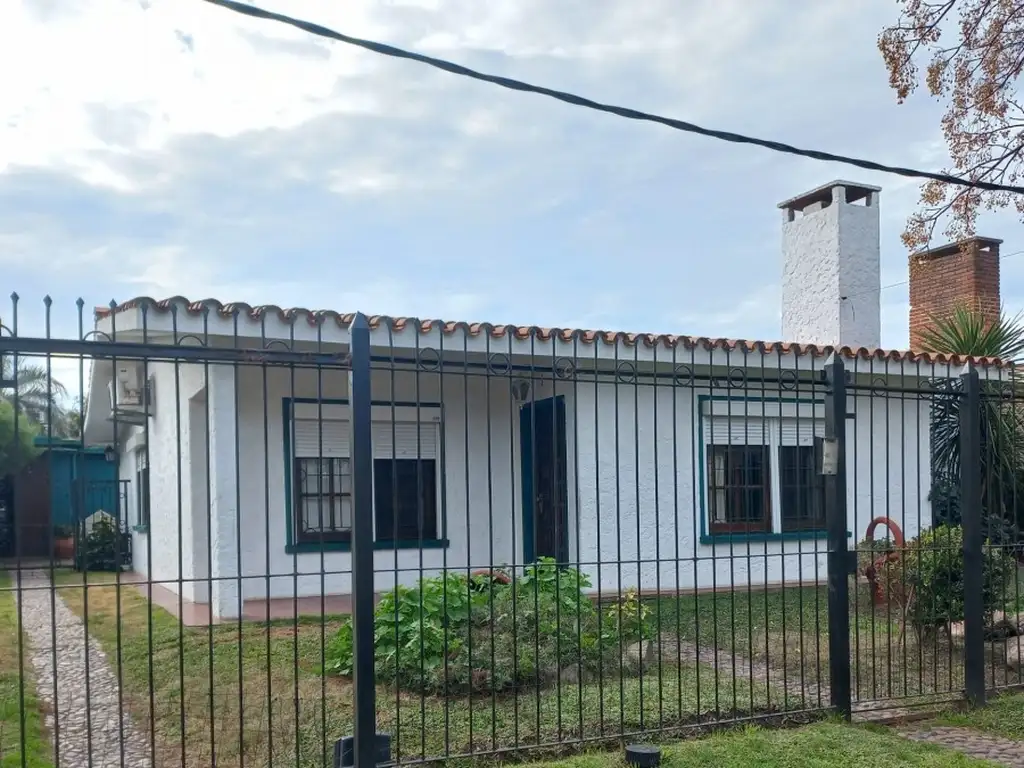 Vende casa de 3 dormitorios en la zona de Mansa Punta del Este.