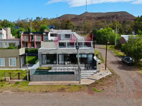 CASA MINIMALISTA EN VENTA EN VILLA EL CHOCON