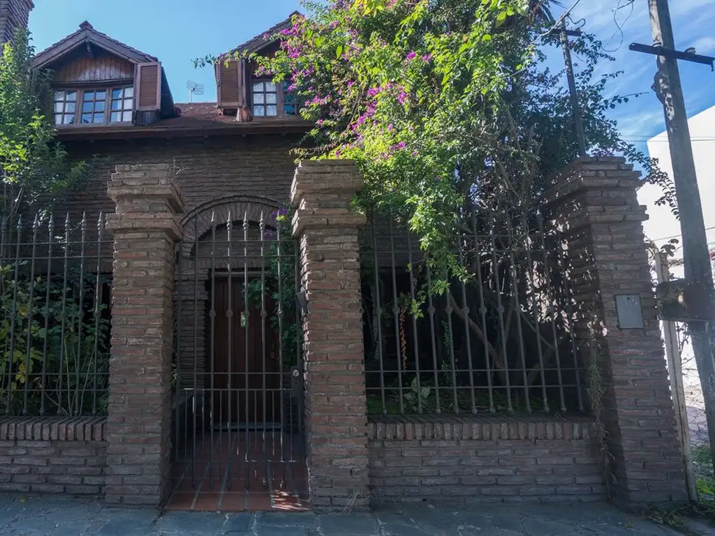 Casa Venta La Plata 4 dormitorios pileta quincho