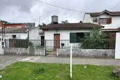 Casa En Venta En Castelar Sur. Apta Crédito.