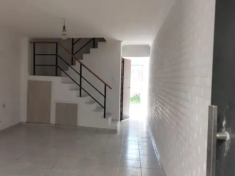 SE ALQUILA DUPLEX INTERNO EN BARRIO SUR