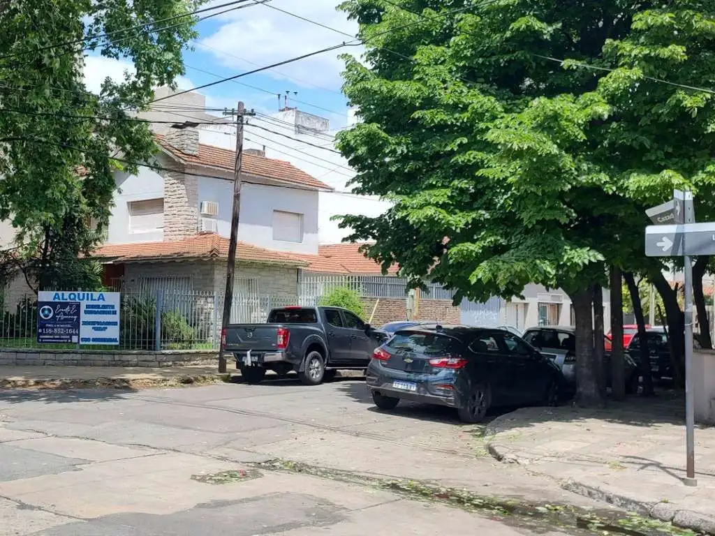 HAEDO SUR - ALQUILER - EXCLUSIVO USO COMERCIAL - UBICACION PRIVILEGIADA A PASOS DE AV. RIVADAVIA