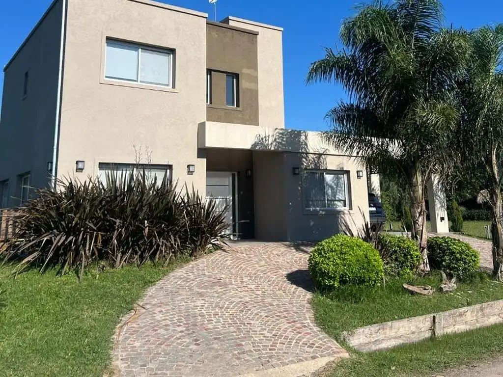 Casa en alquiler en Barrio Santa Rita Fondo a la Laguna