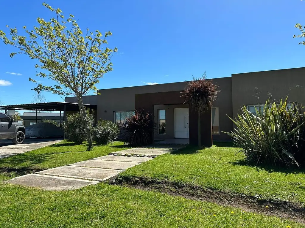 Casa Minimalista con Piscina - Fincas San Vicente