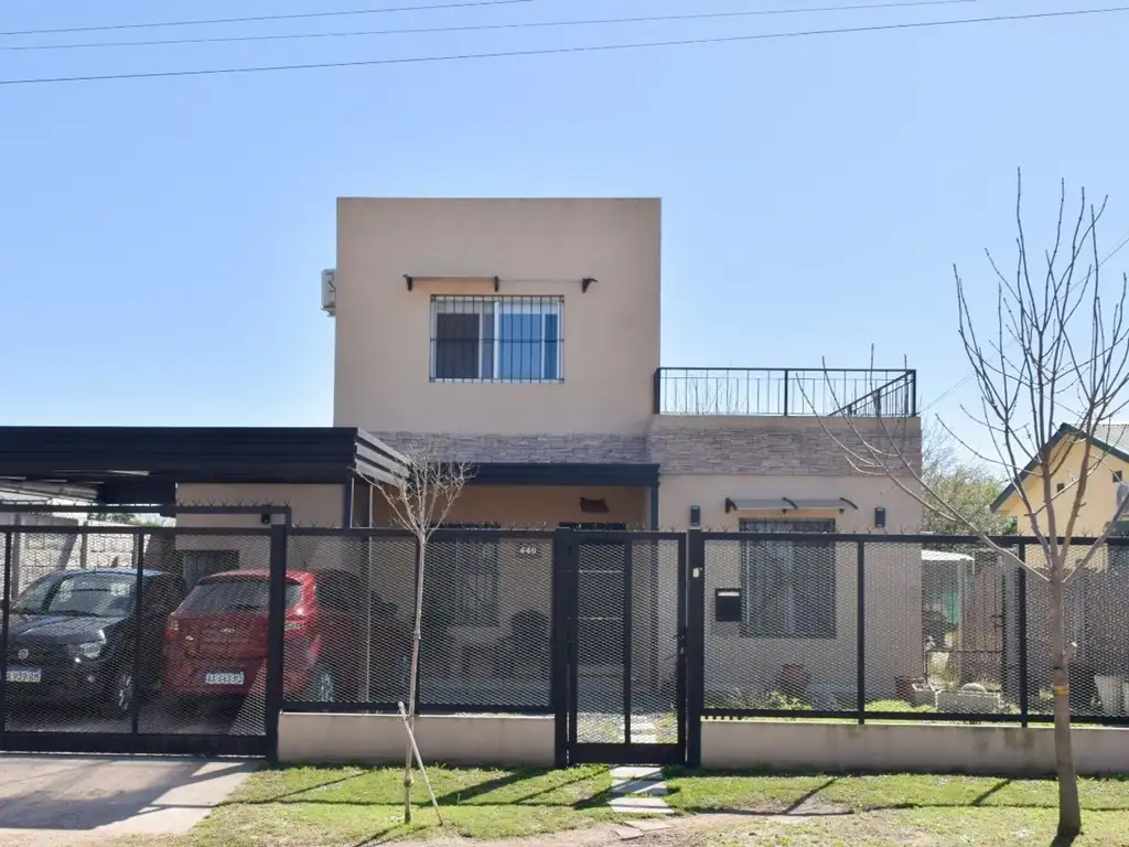 VENTA CASA 4 AMB. B. SEMICERRADO 2 COCHERAS MATHEU