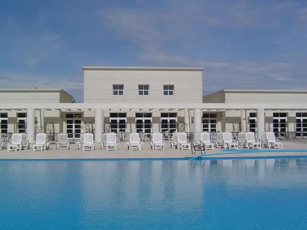 Áreas comunes piscina, club-house, juegos en La Lomada de Pilar