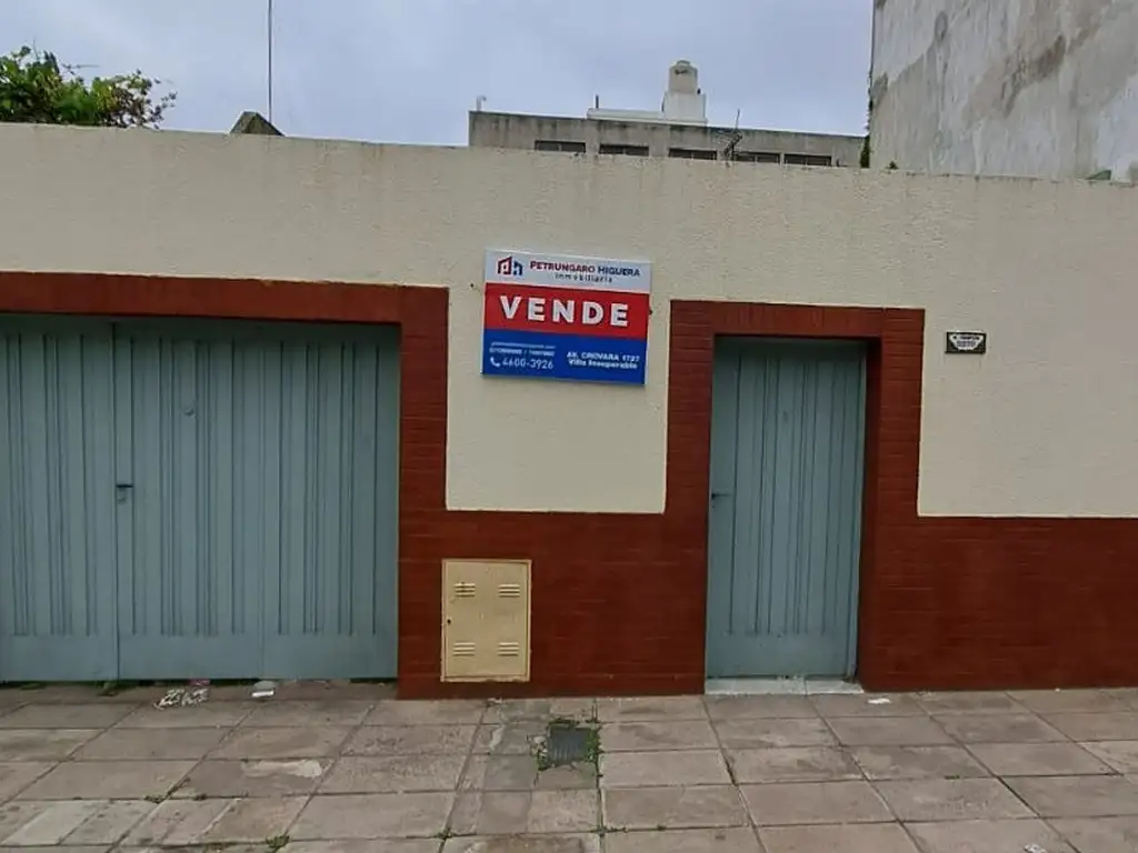 Venta de casa s/lote de 10 x 23 m. con cochera y patio