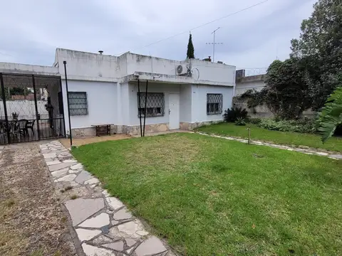 Casa 3 amb con amplio espacio libre - Morón