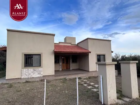 CASA CON MUCHA GALERÍA, EN VENTA A ESTRENAR EN Bº BARRANCA COLORADA, MERLO.