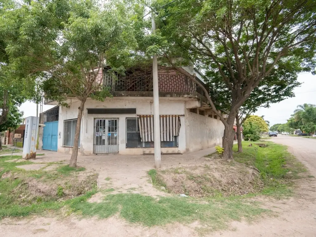 Venta de Casa + Local comercial + Galpón en Recreo