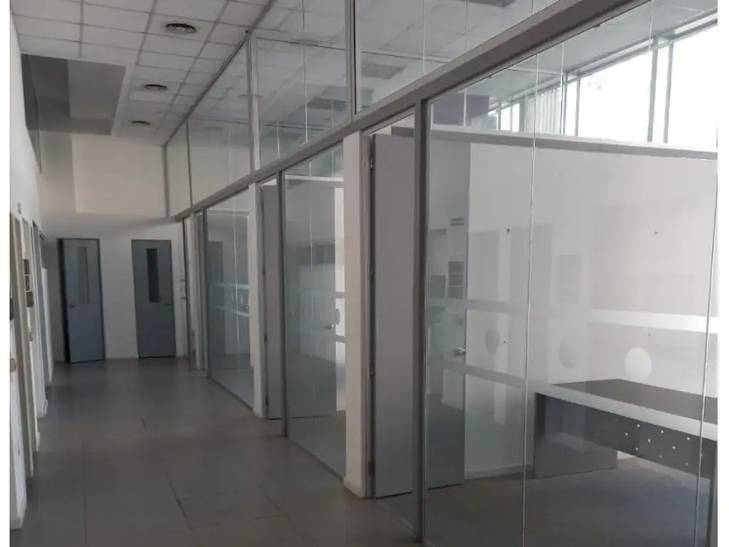 OFICINA 570m² TOTALES - EDIFICIO DE CATEGORIA - SOBRE AV. CA