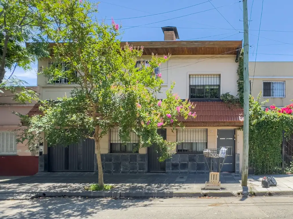 Gran PH Tipo Casa con Jardin! Excelente Ubicación!