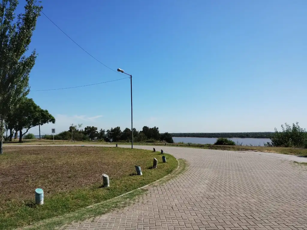 "R E T A S A D O"  LOTE DE TERRENO A 200 METROS BARRANCA - BARRIO BON VIVANT