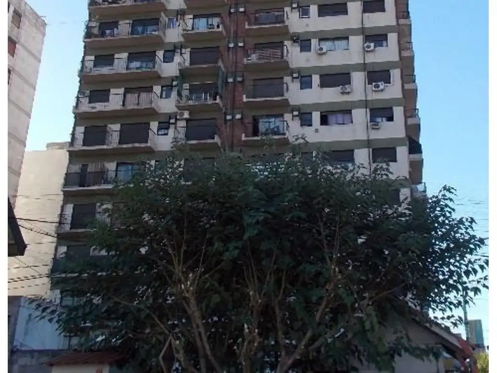 Departamento de 2 amb al frente a metros estación Liniers