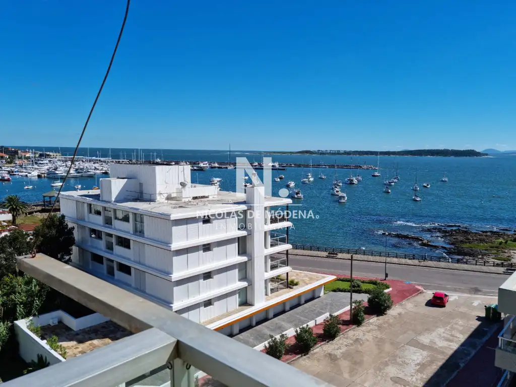 Departamento con vista al mar de 3 dormitorios en venta