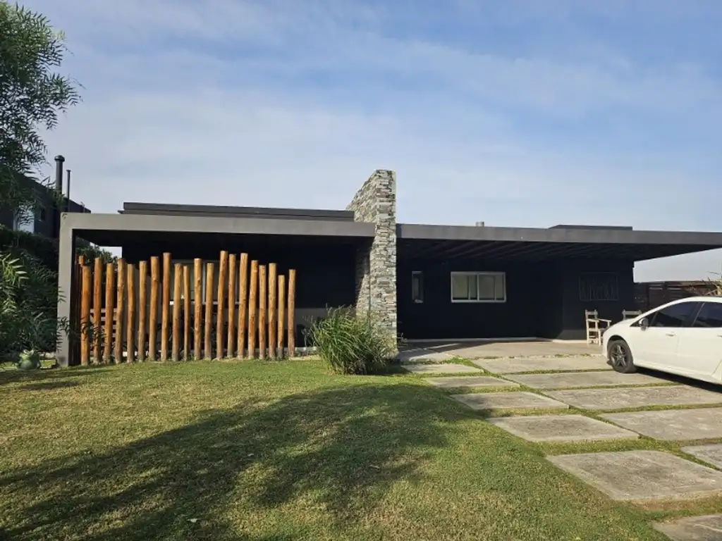 Casa en el Cantón a la Laguna