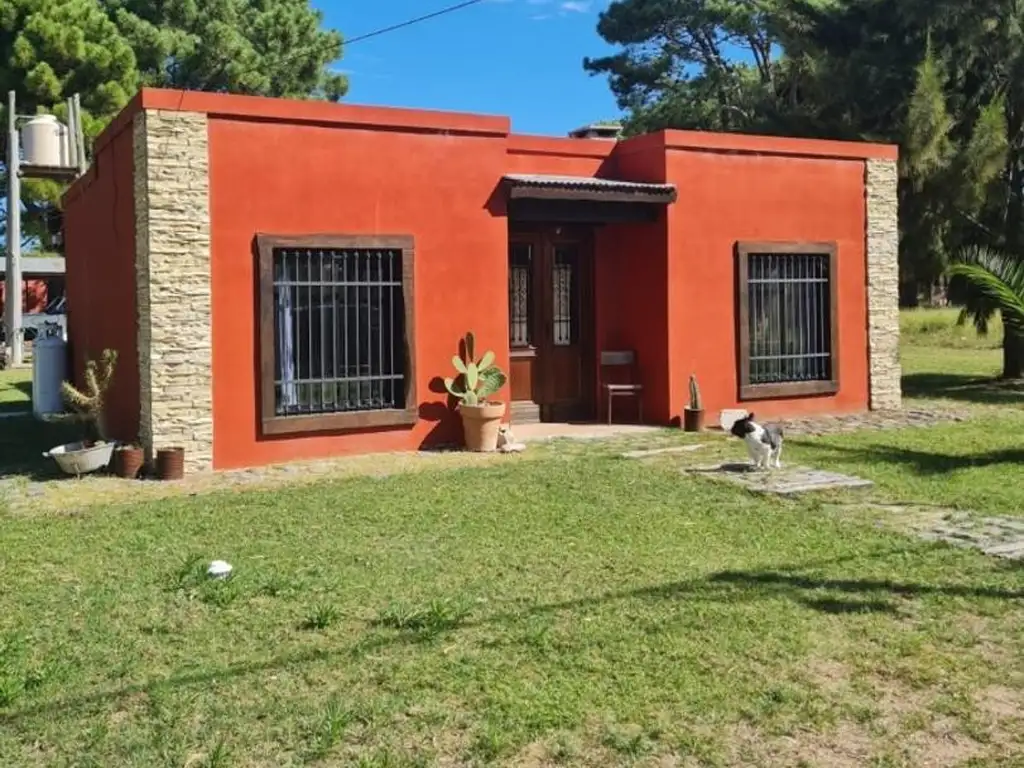 Casa en Lote propio, con 3 dormitorios y amplio parque!