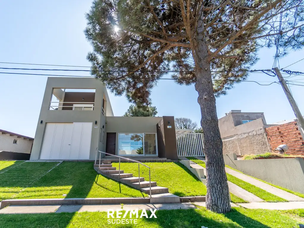 IMPONENTE CASA EN LAS DUNAS A 80MTS DEL MAR