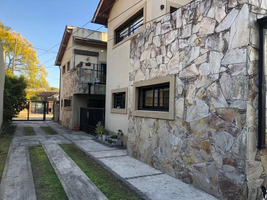 ADROGUE - MUY BUEN DUPLEX EN VENTA  - EXCELENTE UBICACION !