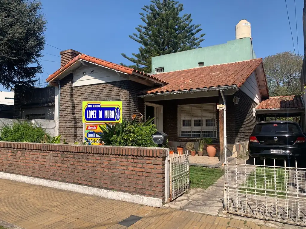 * CASA EN VENTA ZONA WARD * 5 AMBIENTES * COCHERAS * FONDO LIBRE *