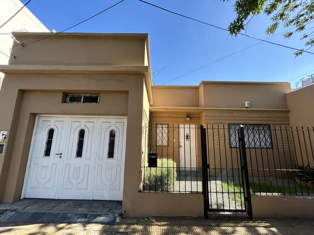 CASA 4 AMBIENTES EN VENTA EN BANFIELD APTO CREDITO