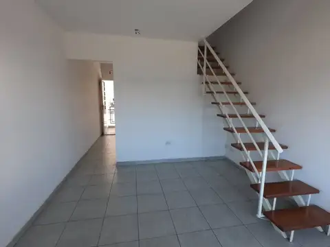 SE VENDE EXCELENTE DÚPLEX DE 3 AMB MÁS COCHERA EN COMPLEJO CERRADO EN MUNRO