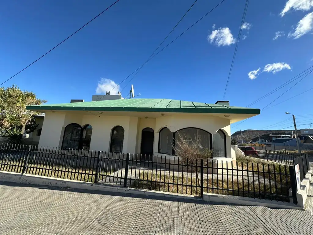 CASA 2 DORM Y QUINCHO EN RADA TILLY