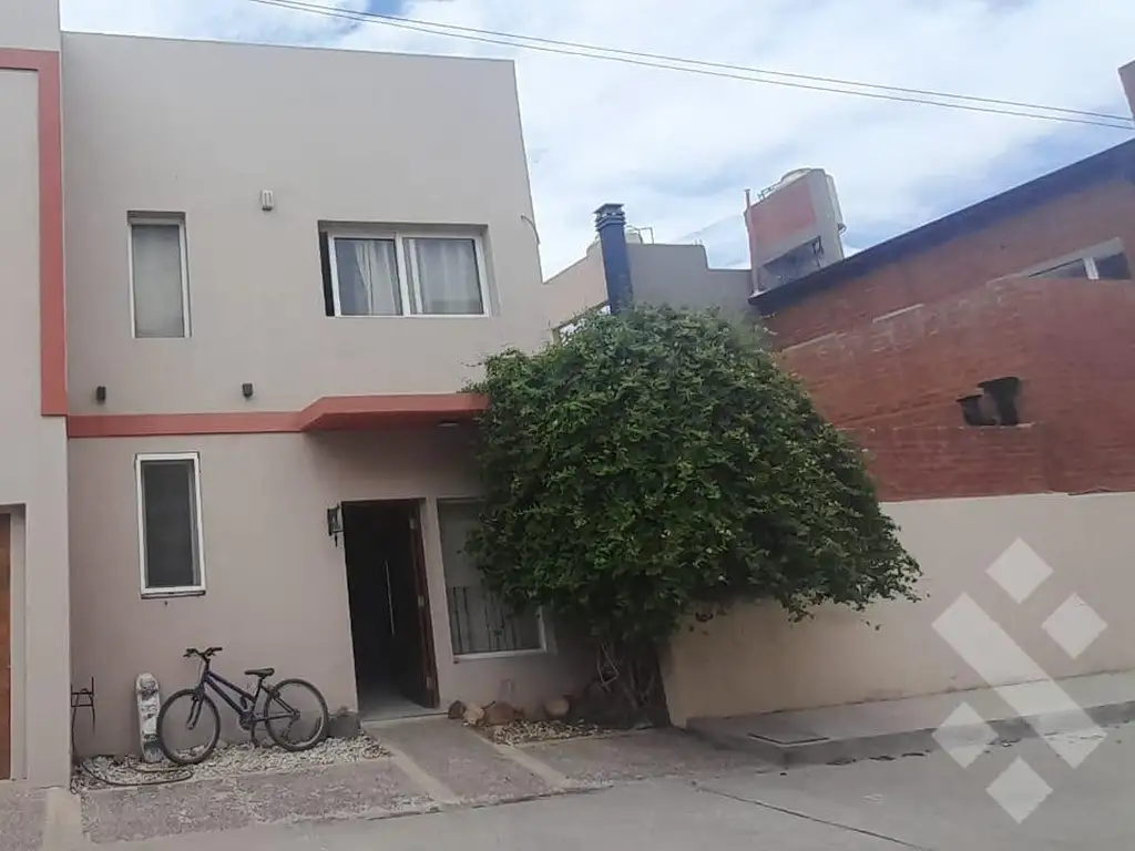 En Venta, PH de 2 dormitorios y estudio,  B° Confluencia, Neuquén