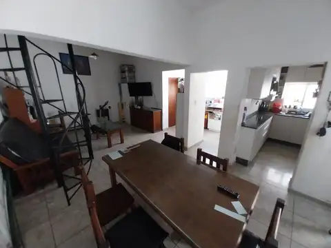 Segui 1300, duplex, 2 dormitorios, 20 años, 98 M2.-