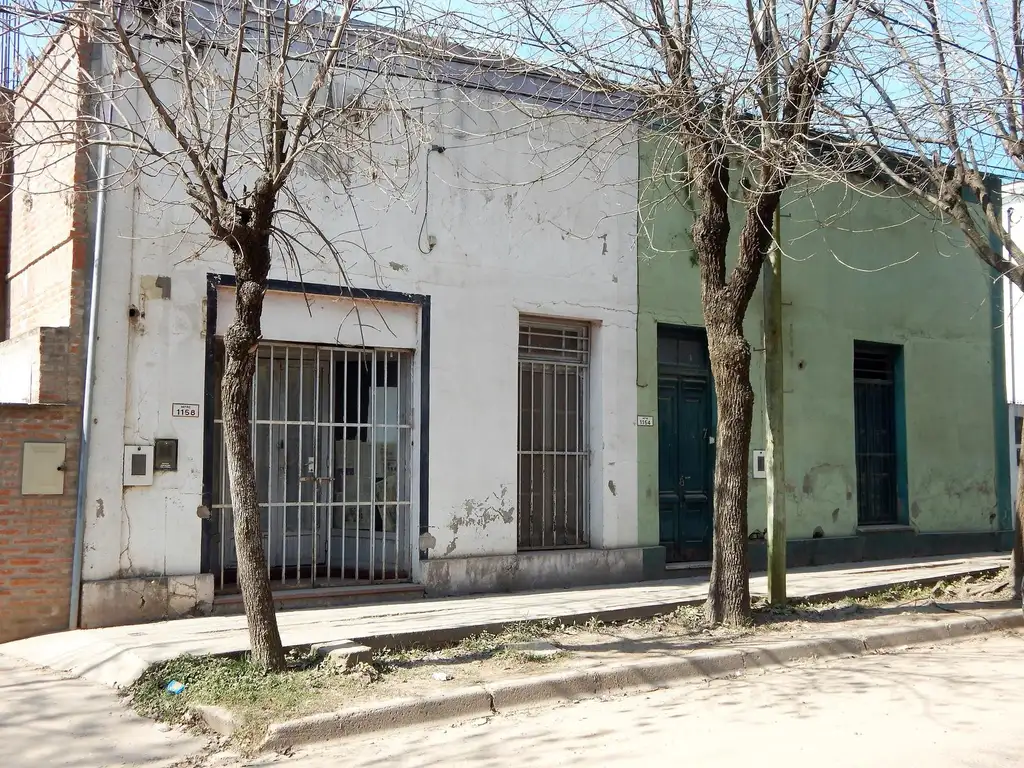 Casa y Local a reciclar. Pleno centro de la ciudad. SAN JOSE. ENTRE RIOS.